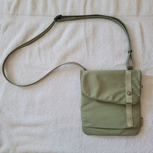 Pacsafe crossbody